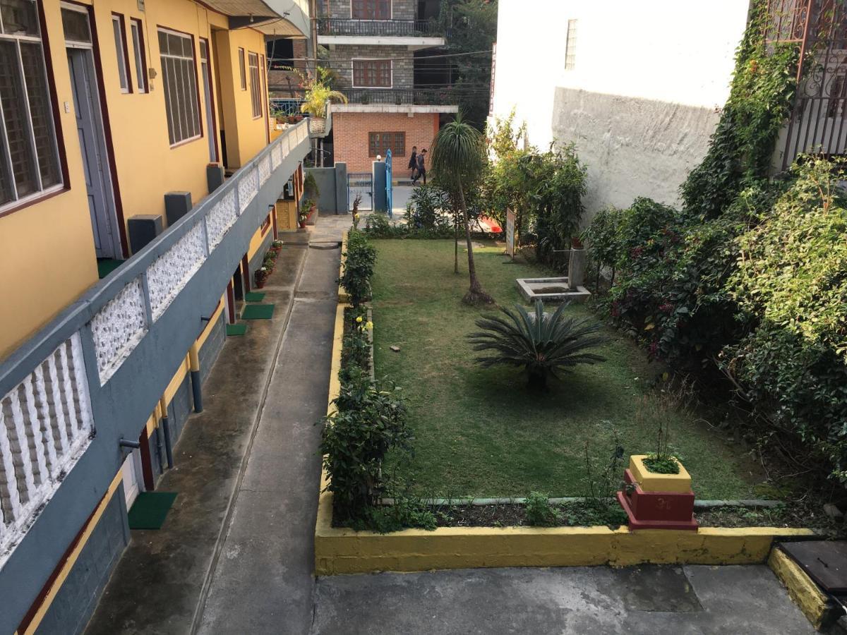 Pushpa Guest House Pokhara Zewnętrze zdjęcie