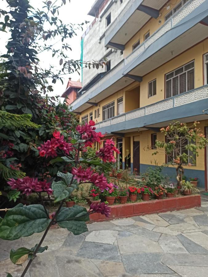Pushpa Guest House Pokhara Zewnętrze zdjęcie