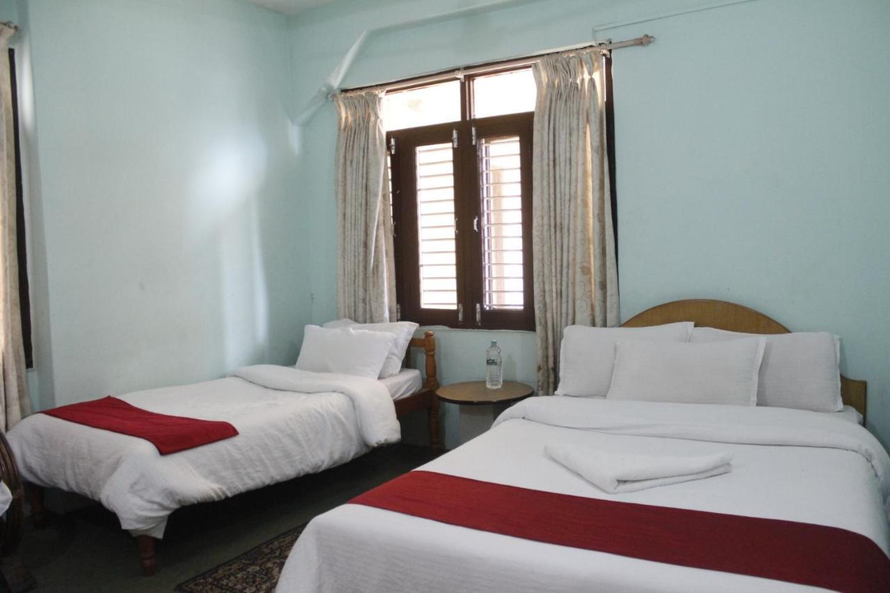Pushpa Guest House Pokhara Zewnętrze zdjęcie